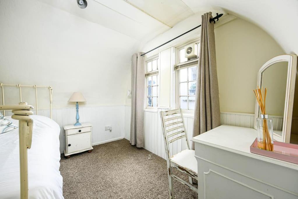 Unique 1 Bedroom Apartment-Bath Esterno foto